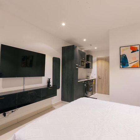 7 Minutes From The Airport - Chic Studio Acra Exterior foto